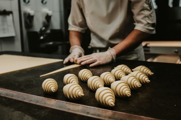 Lancer une carrière en ligne en pâtisserie : guide pratique